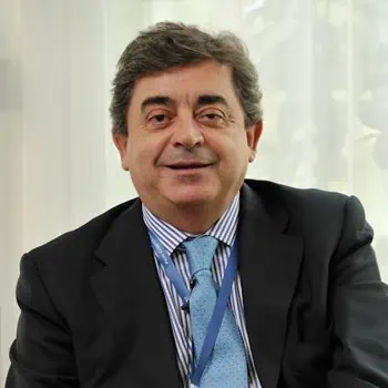 Ricardo Ruiz López Neurocirujano Director Clínica Vértebra